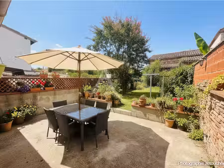 5 minutes gemil charme  luminosité et superbe potentiel au c?ur du village !