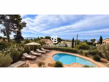 maison avec piscine en bord de mer carqueiranne (83)