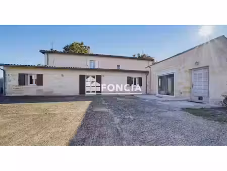 maison plain pied avec beau jardin