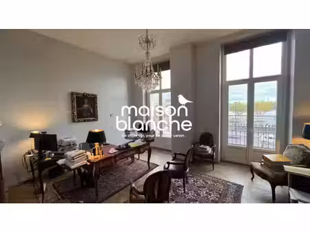 bordeaux quai des chartrons:2 pieces avec balcon et parking!