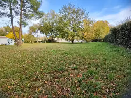 vente terrain 776 m² à breuillet (17920)  197 160 €