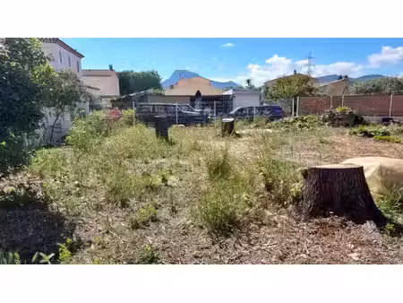 vente terrain 390 m² à la crau (83260)  205 000 €