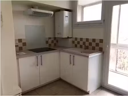 location appartement 4 pièces 65 m² à uzès (30700)  776 €