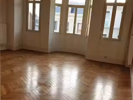 location appartement 4 pièces 135 m² à saint-quentin (02100)  780 €