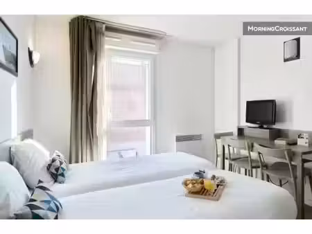 location meublée appartement 1 pièce 16 m² à saint-cyr-l'ecole (78210)  830 €