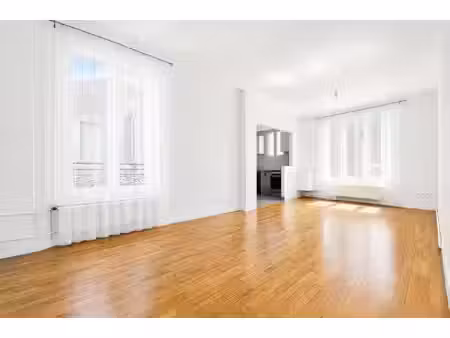 t3 - 55m² au coeur des puces de saint-ouen