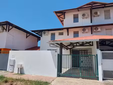 grande maison avec 6 pièces en location à kourou
