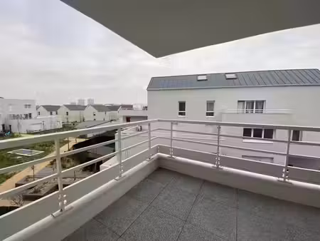 location appartement 4 pièces 71 m² à melun (77000)  975 €