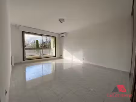 location appartement 2 pièces 48.7 m² à aix-en-provence (13090)  940 €