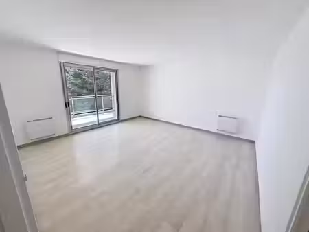 location appartement 3 pièces 71.65 m² à antibes (06600)  1 560 €