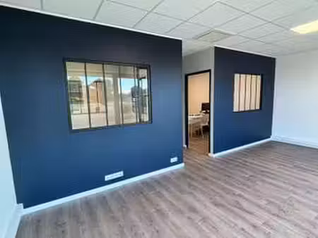 location bureaux et commerces aux sables-d'olonne (85100) : à louer / 78m² les sables-d'ol