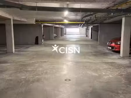 location garage box et parking à bouguenais (44340) : à louer / 12m² bouguenais