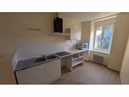 location appartement 3 pièces 80 m² à moyrazès (12160)