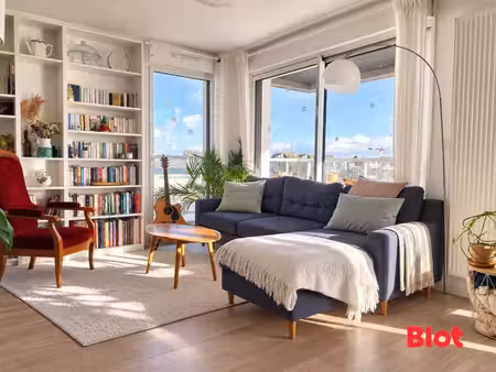 a vendre chez blot immobilier  appartement t4 avec balcon  parking et ascenseur