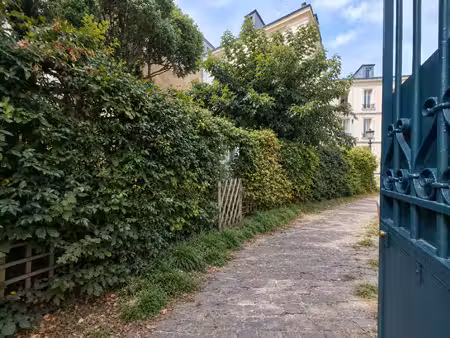 t154 3ème et dernier étage hyper centre face gare rive