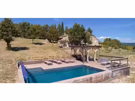 propriété avec piscine et jardin reillanne (04)