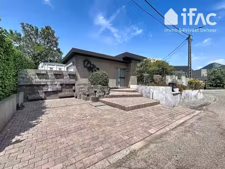 bungalow parfaitement entretenu dans une rue sans issue