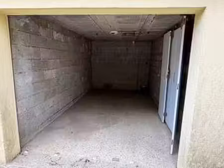 location garage box et parking à auray (56400) : à louer / auray