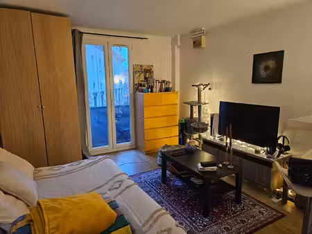 studio meublé avec balcon- aix-en-pce - 24 m²