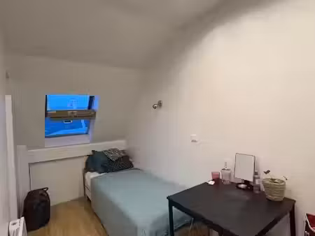 location appartement 1 pièce 9 m² à paris 8ème (75008)  600 €