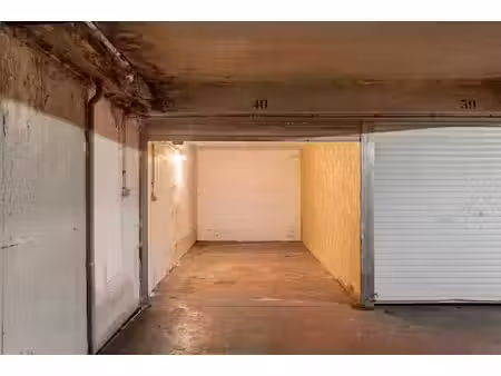 garage privé dans un parking sécurisé en plein centre-ville!