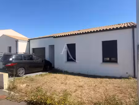 location maison 4 pièces 106m2 rochefort 17300 - 1300 € - surface privée