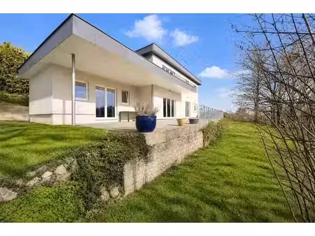 jolie maison avec vue sur champs!