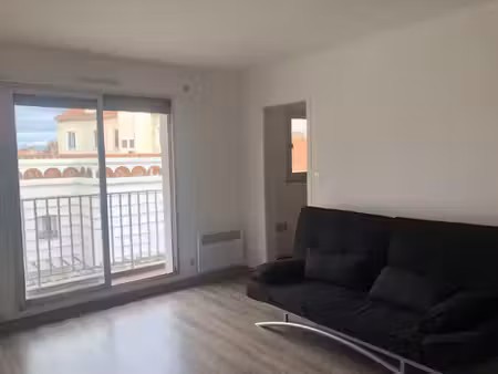 studio proche place catalogne