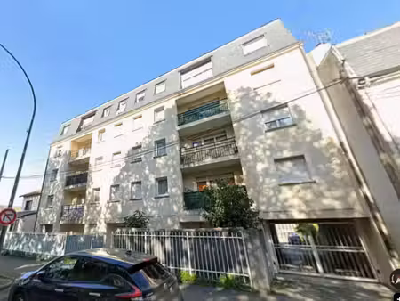 vaujours beau f2 de 60 m2 avec balcon et parking