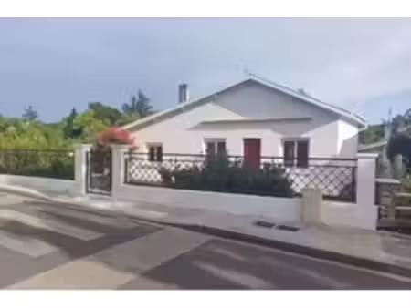 location maison 4 pièces 87 m² à latresne (33360)  1 210 €