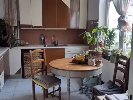 appartement 2ch à saint-gilles  lumineux au 3e étage