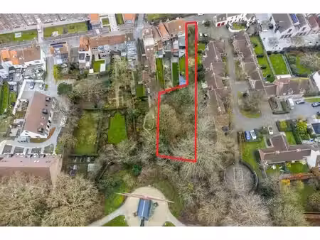 terrain unique pour bâtiments mitoyens dans le centre de bru