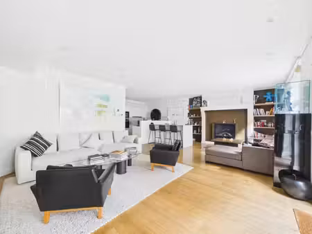 quartier louise | petit manoir meublé en intérieur d'îlot !