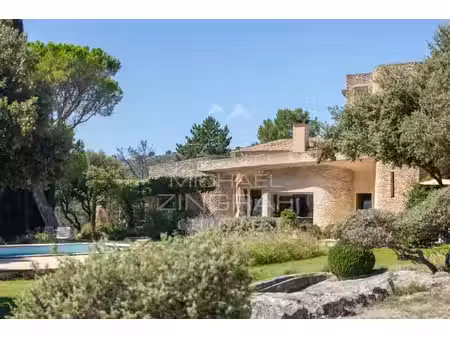 maison de luxe à vendre à gordes