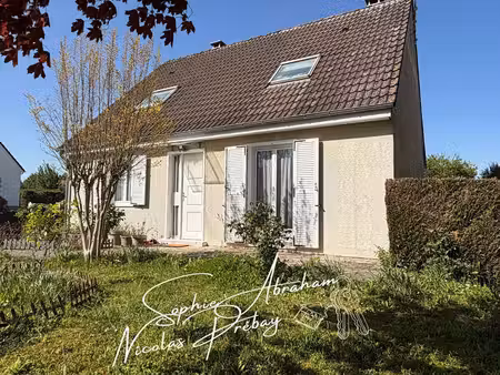 maison individuelle avec 4 chambres  sous-sol et jardin