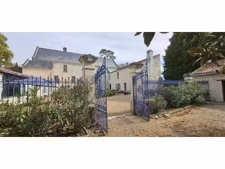 ancienne seigneurie avec chambres d'hôtes  gîte et parc de 3