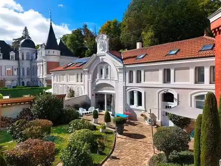écuries rénovées d'un château du xixe siècle près de lyon