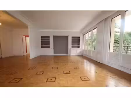 bel appartement moderne et traversant