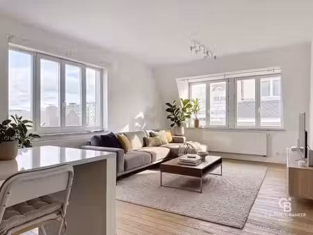 spacieux appt 1 chambre (+-79m²) / proche de la place stépha