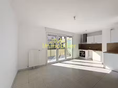 à louer : appartement 2 pièces avec balcon et box en sous-so