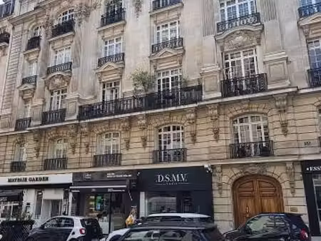 studio 6eme et dernier etage avec ascenseur trocadero