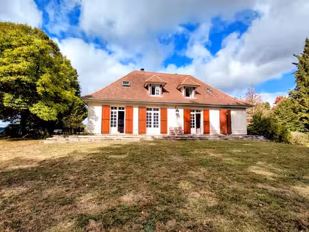 périgourdine avec gîte au calme de 4 5 hectares dans le péri