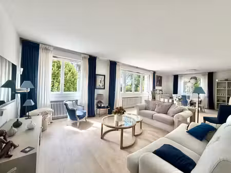 maison familiale lumineuse au calme avec grand jardin
