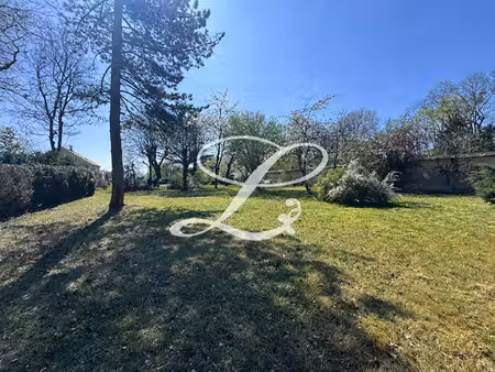 terrain le mesnil le roi 844 m²