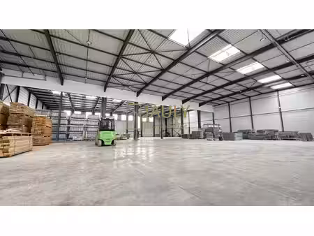entrepôt logistique de 2 500 m² sur 11 350 m² de terrain - me