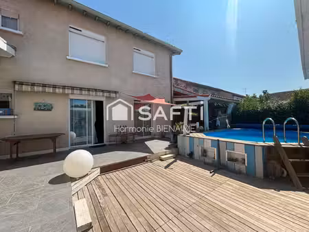 maison avec commerces et école à pied