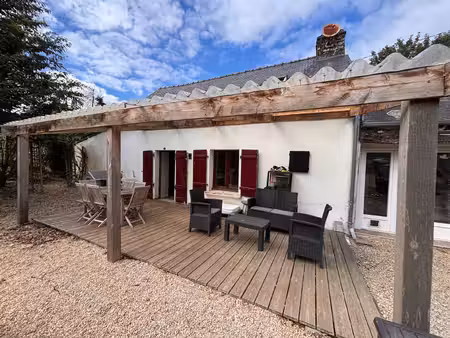 maison rénovée t4 d'env.114 m2 sur 1321 m2 de terrain proche de carhaix.