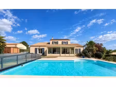 grande maison familiale avec piscine sans travaux
