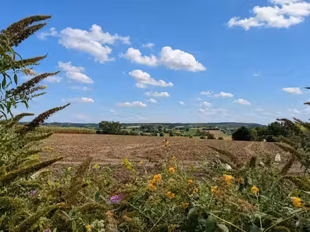 à vendre  spacieuse villa avec de magnifiques vues et bea...
