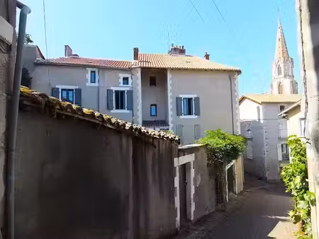 vente hôtel particulier 7 pièces 286.7 m² à confolens (16500)  299 000 €